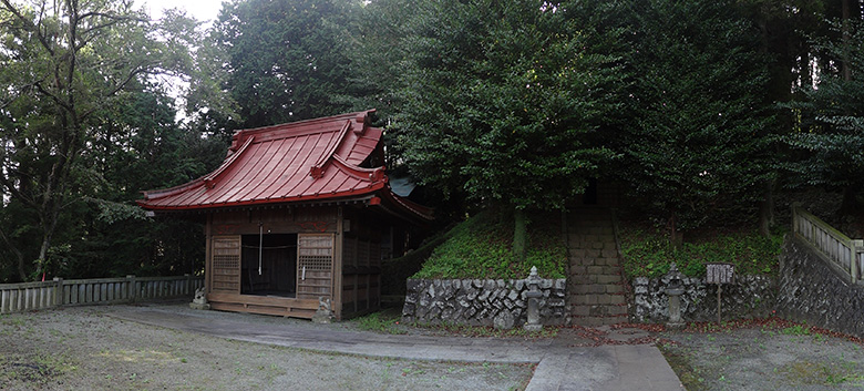 海の中を行く「快速みえ11号」