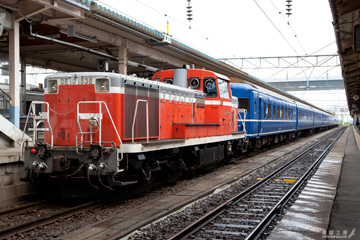 DE10-1536による「あけぼの」の回送　青森駅