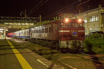 大館駅に停車中の上りあけぼの