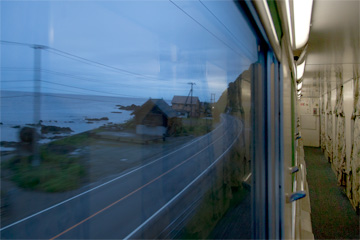夜明けの日本海