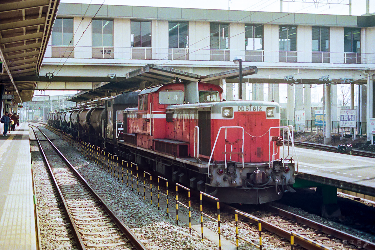 DD51牽引の貨物列車