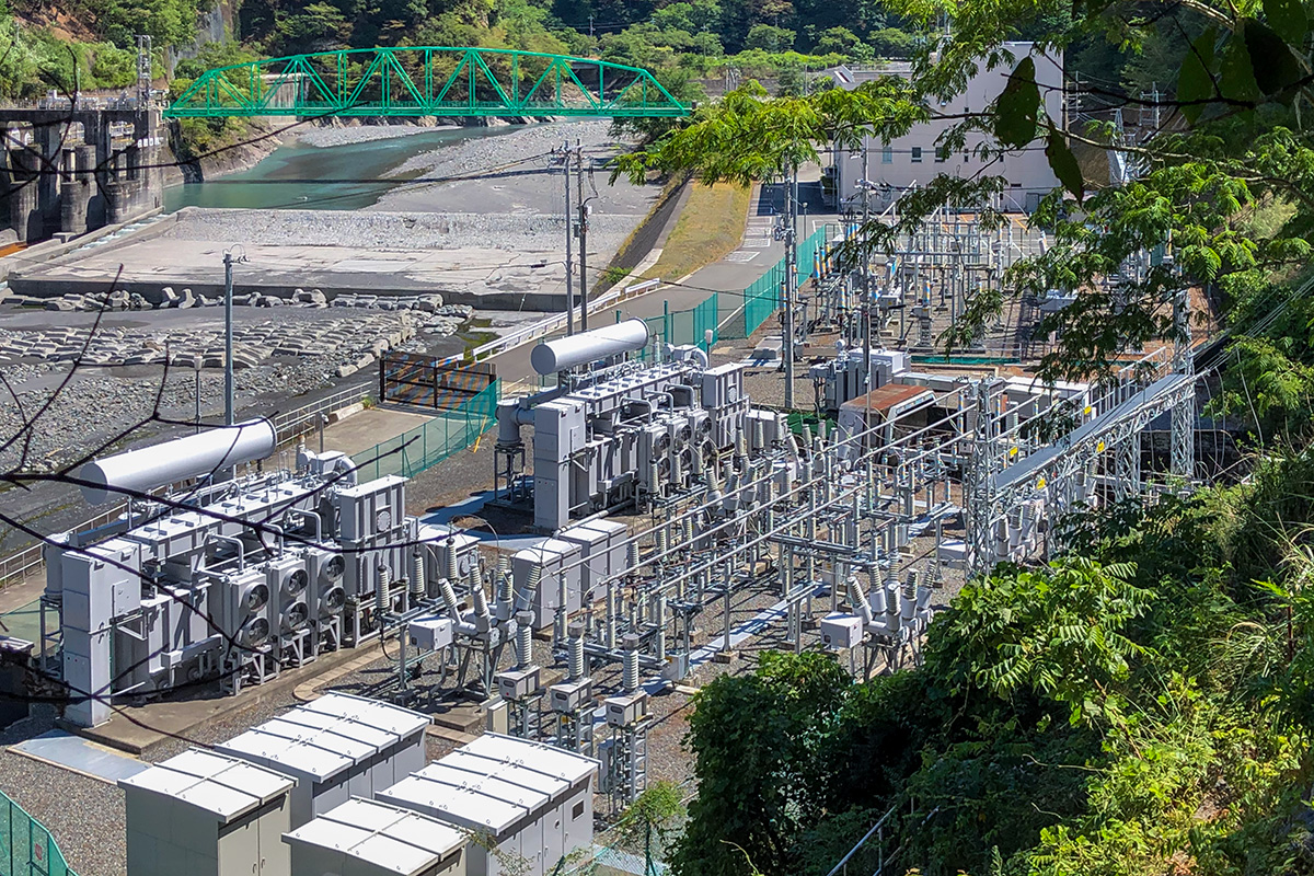 変電施設から接続する榑坪線